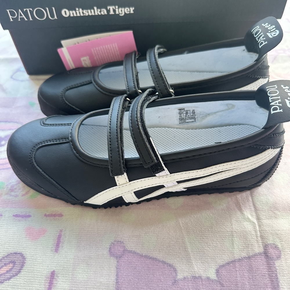 Onitsuka Tiger by Asics Kids Black & White Mary Jane Sneakers with Double Straps - Picture 2 of 9